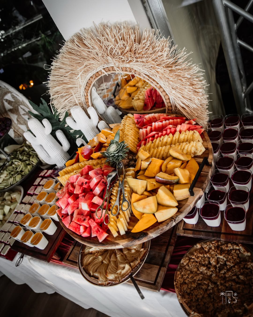 Buffet de fruta fresca e sobremesas